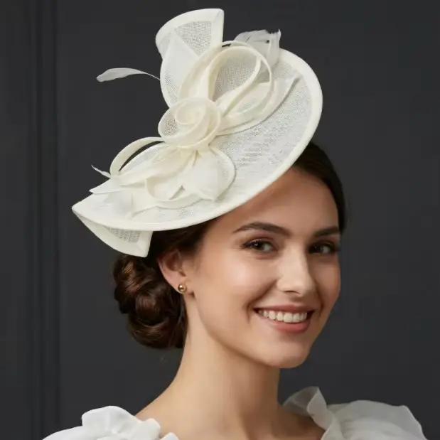 Grand chapeau fascinateur de style français pour femme, avec nœud irrégulier et plumes, élégant, pou