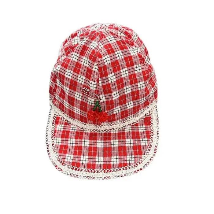 Casquette de baseball créative en coton à motif écossais rouge, avec broche cerise et dentelle, styl