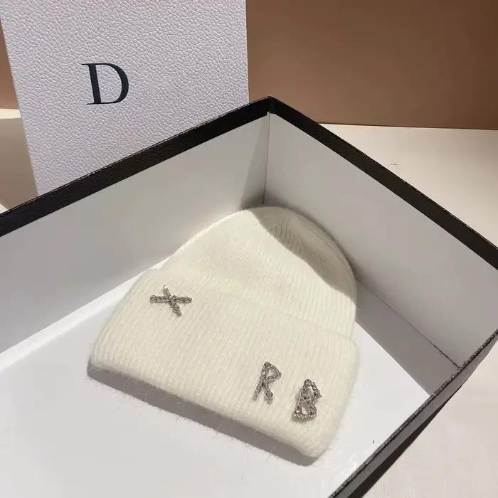 Véritable mode lapin cheveux diamant lettre chapeau femmes hiver chaud tricot chapeau concepteur fem