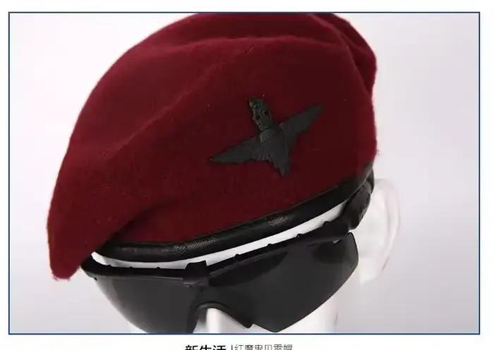 Béret bordeaux, soldat aéroporté du diable rouge de l'armée britannique