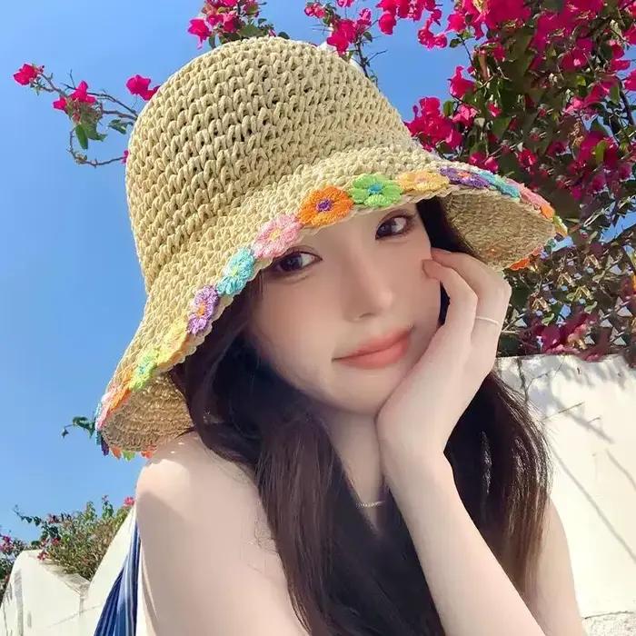 Chapeau de pêcheur en paille tressée avec décoration florale, idéal pour l'été, la plage, la protect