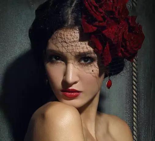 Mini chapeau haut de forme fleur rose rouge, pinces à cheveux gothiques faites à la main, voile, pau