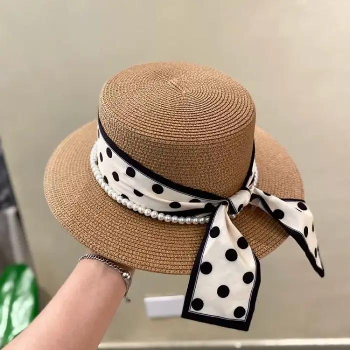 Chapeau de plage élégant en paille tressée avec perles, protection solaire, ruban à pois, dessus pla