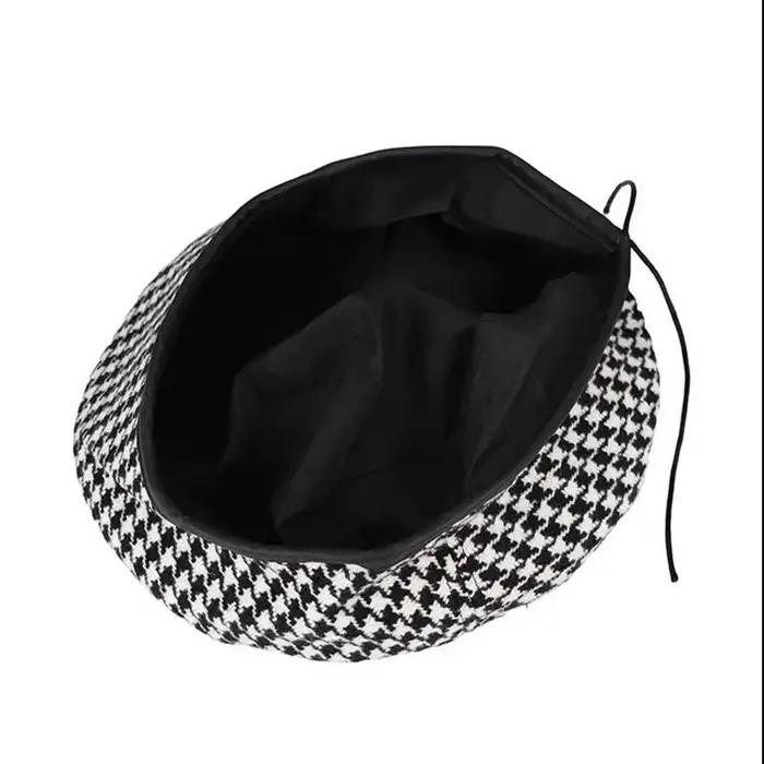Béret à carreaux noir et blanc pour femmes