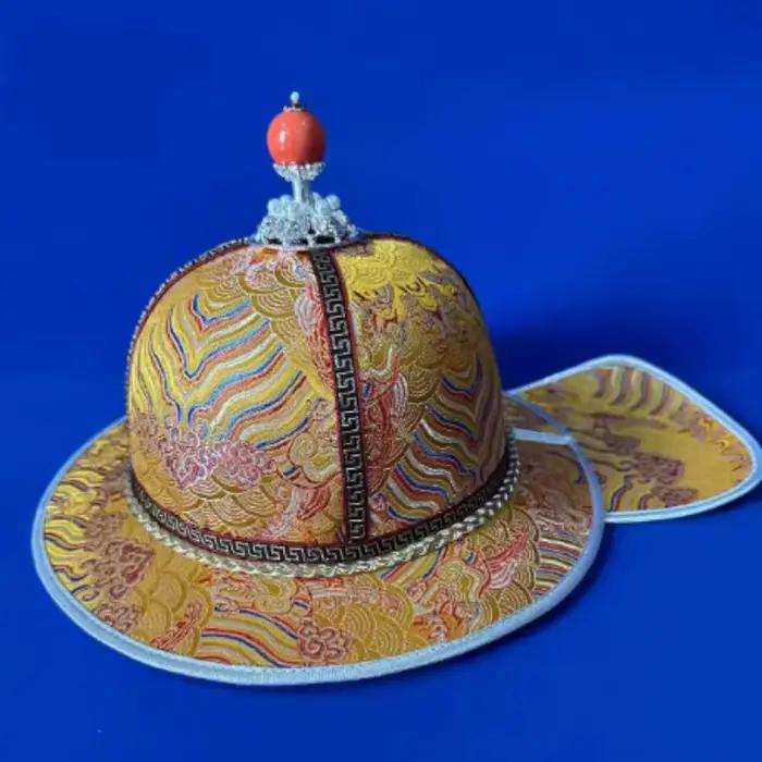 Chapeau mongol à pointe dorée pour hommes élégant et noble pour danse traditionnelle et cérémonies