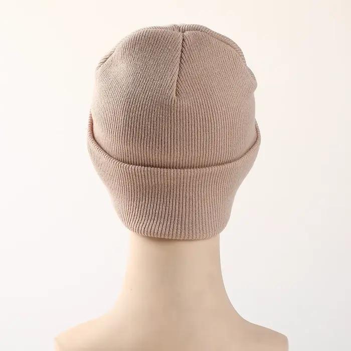 Chapeau tricoté de couleur unie avec lettres imprimées A-Z