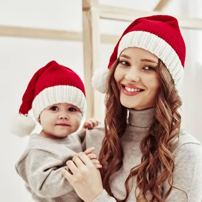 Bonnet de Noël tricoté 2026 avec pompon mignon