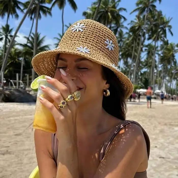 Chapeau Bob d'été tendance en paille à fleurs