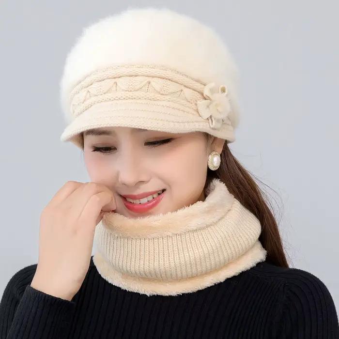 Chapeau tricoté fleuri doublé de fourrure synthétique pour femmes élégantes, garder au chaud, résistant au froid, idéal pour l'hiver et les activités de plein air