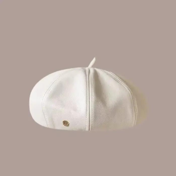 Béret en cuir avec logo vintage en métal pour femmes, casquette de peintre ample et stylée pour toutes les saisons et occasions de voyage