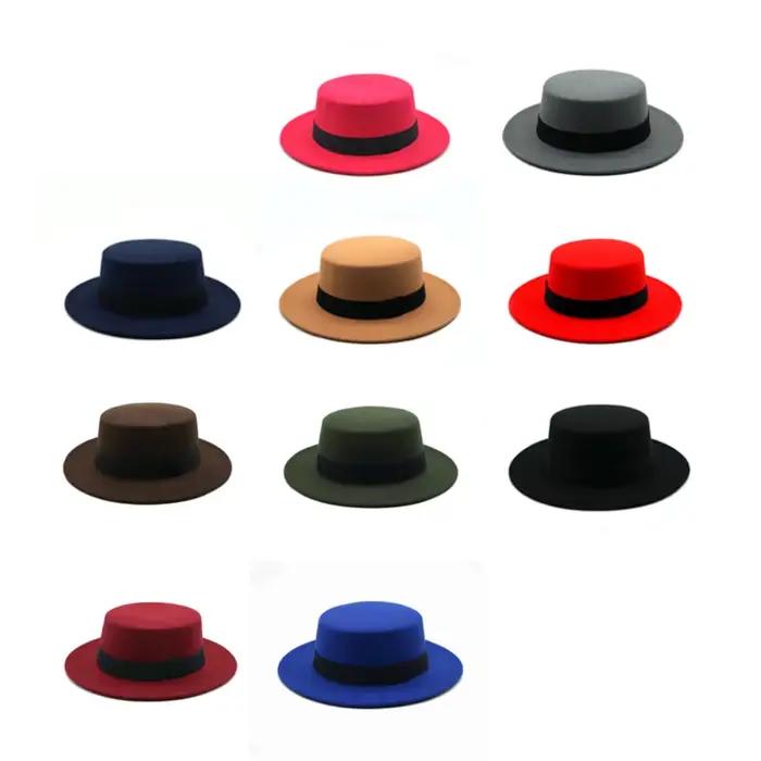 Chapeau plat à ruban noir