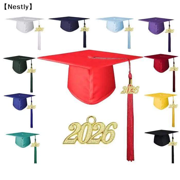 Chapeau de graduation en tissus tricotes avec pompon pour cérémonie de diplôme lycée et université pour homme et femme多种颜色的毕业帽带流苏适用于高中和大学毕业典礼男女通用