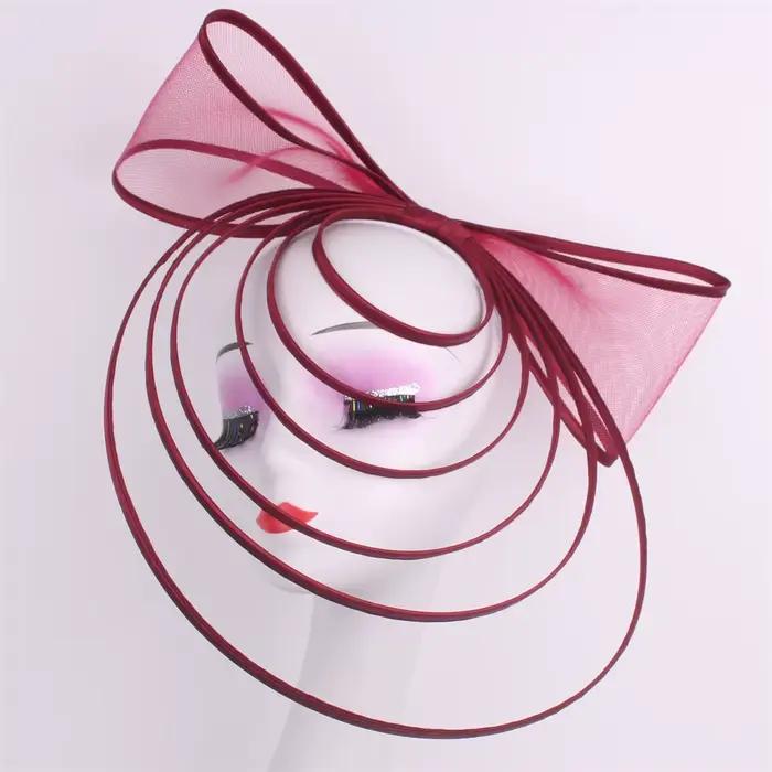 Fascinateur de chapeau d'église de mariage