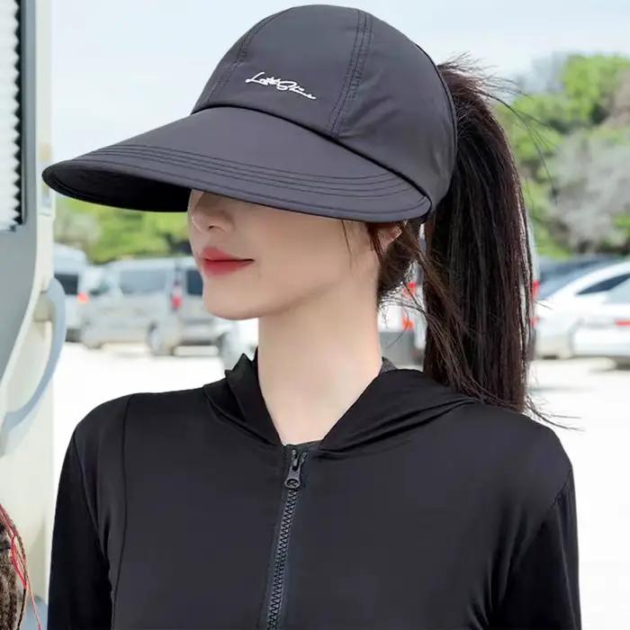 Chapeau de soleil d'extérieur pour femmes avec une large bordure