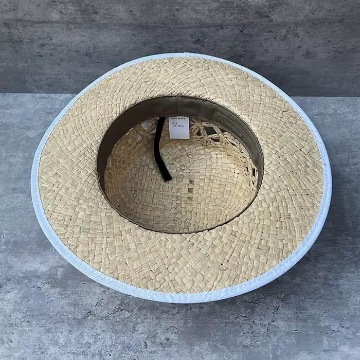 Chapeau plat en raphia tressé à la main pour femme