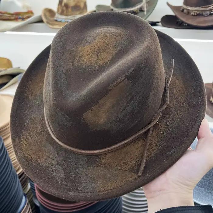 Fedora rétro polyvalente en polyester pour hommes et femmes, élégante et résistante, idéale pour toutes les saisons et les occasions extérieures