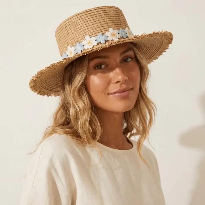 Chapeau de paille élégant à large bord avec fleur
