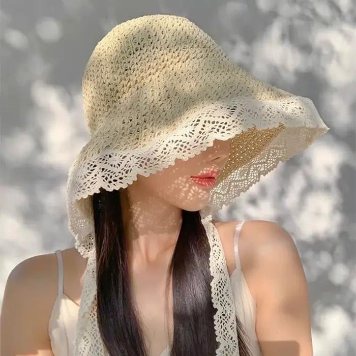Grand chapeau de paille à large bord de style français