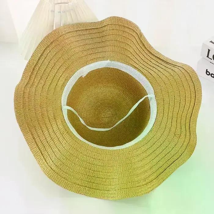 Chapeau de paille à large bord ondulé pour femme