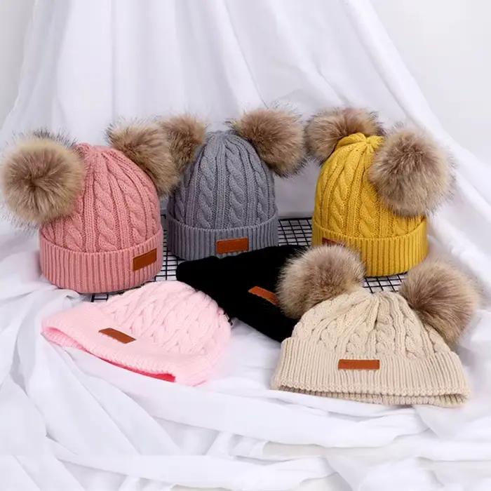 Bonnet double pompon en laine pour enfants