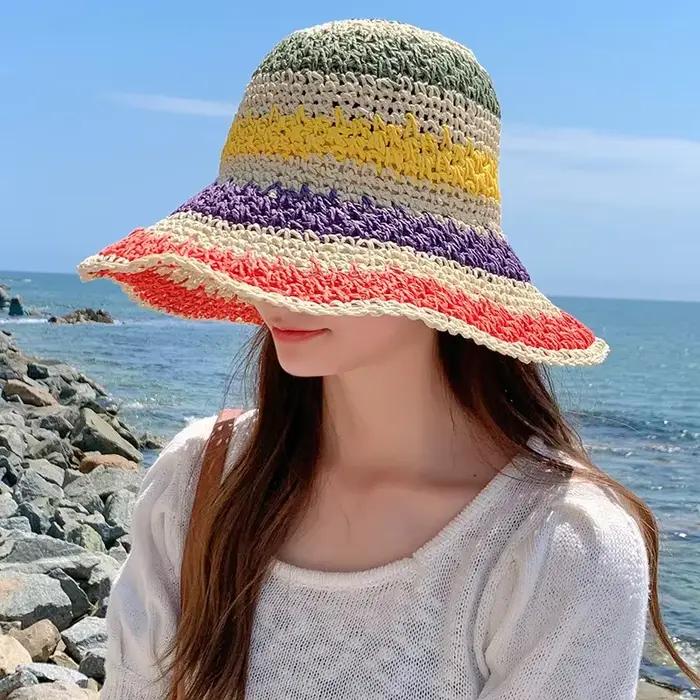 Chapeau de paille arc-en-ciel femme été pare-soleil à la main au Crochet grand bord seau