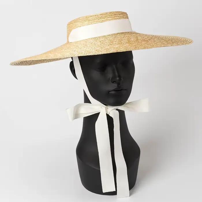 Chapeau d'été en paille à bord de 15cm avec ruban blanc