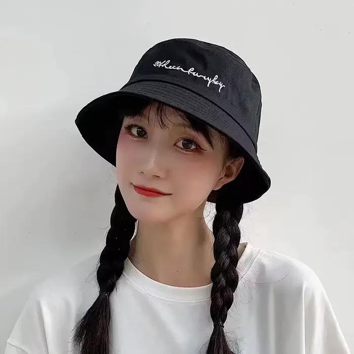 Chapeau à large bord pliable avec lettres E27 pour femme