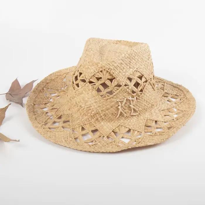 Chapeau de paille en raphia avec lettre creuse