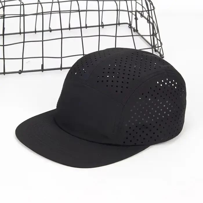 Casquette perforée à 5 panneaux pour hommes