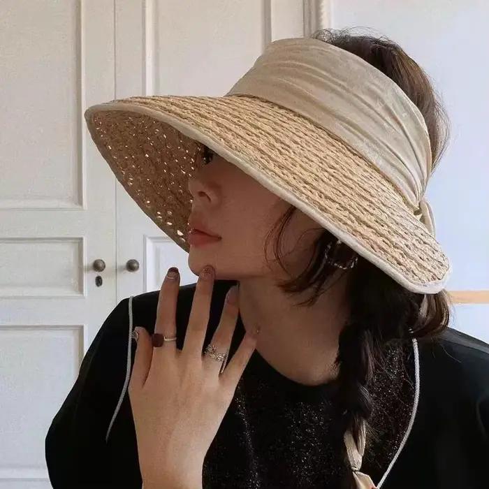 Chapeau de soleil élégant en raphia ajouré pour femme