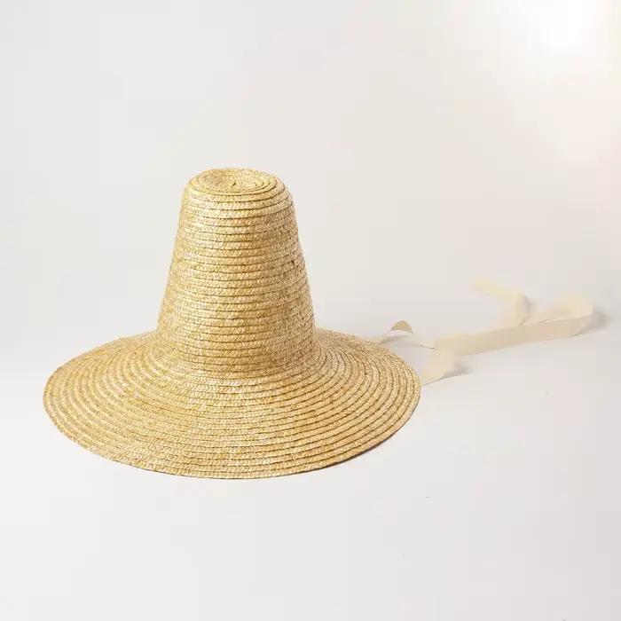 Chapeau de soleil en paille à large bord