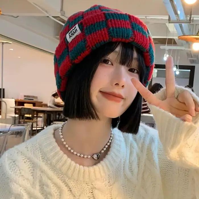 Chapeau tricoté à carreaux en damier pour femmes
