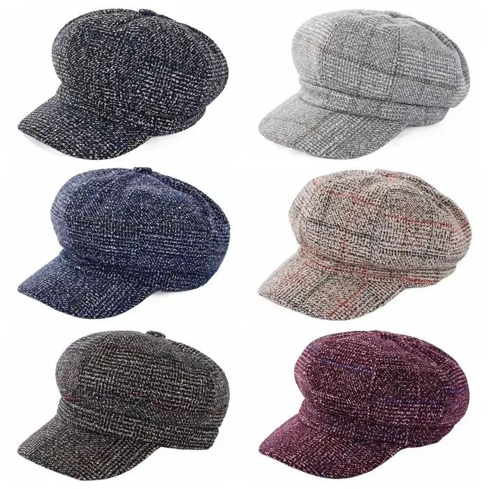 Chapeau octogonal élégant en laine à carreaux