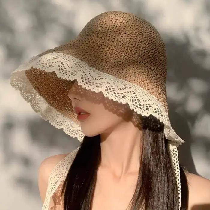 Grand chapeau de paille à large bord de style français