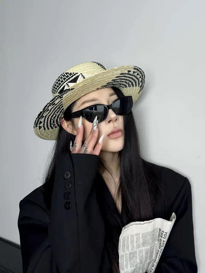 2025 Hot sales New Fashion Flat Top Color Block Straw Hat Elegant Beach Vacation Sun Hat Concave Shape Sun Shade Hat