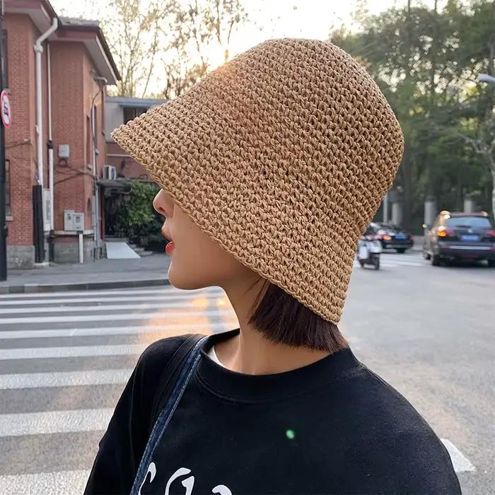 Chapeau de paille pour femmes style sport visière large protection solaire plage été chapeau de seau tricoté à la main dôme élégant confortable