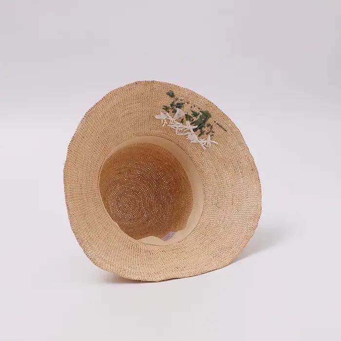 Chapeaux en paille de raphia pour femme