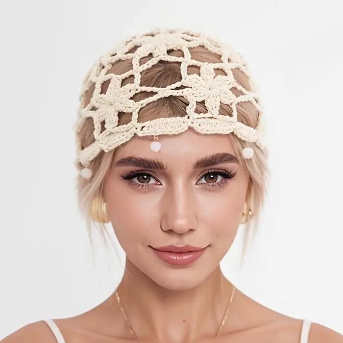 Bonnet fin tricoté à la main style bohème avec fleur au crochet