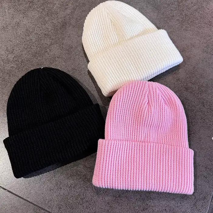Chapeau en tricot point de dessin animé