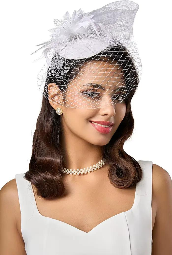 Chapeau de mariée à plumes