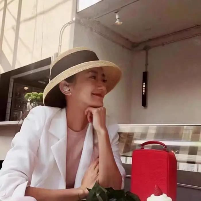 Nouveau Style sangle paille tige mode fronde chapeau de soleil femmes printemps et été Protection solaire plage Vintage
