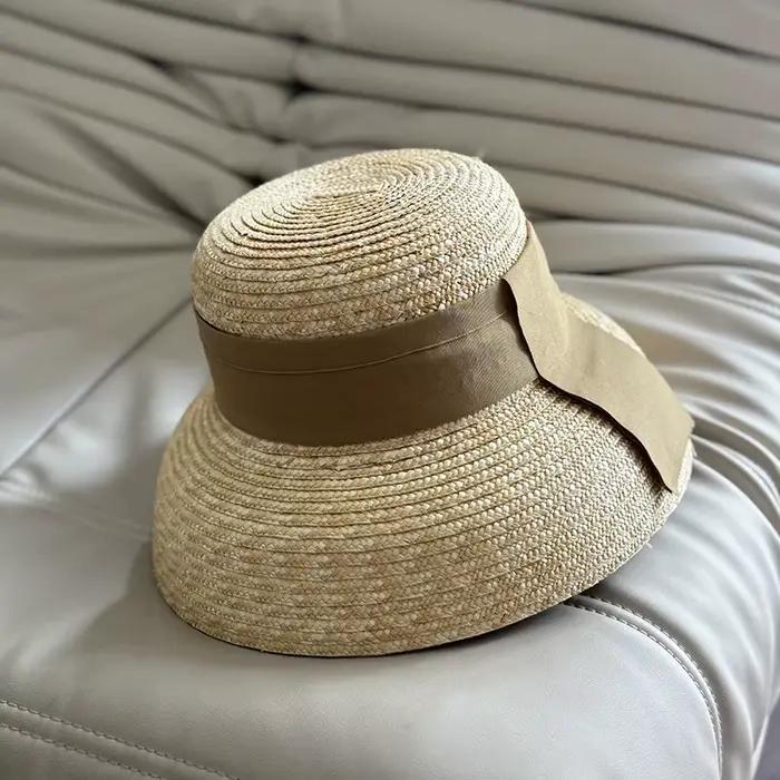 Chapeau de paille naturel à bord incurvé français