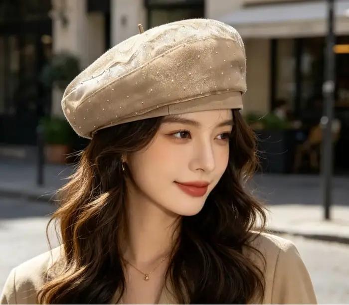 Béret en velours noir pour femme