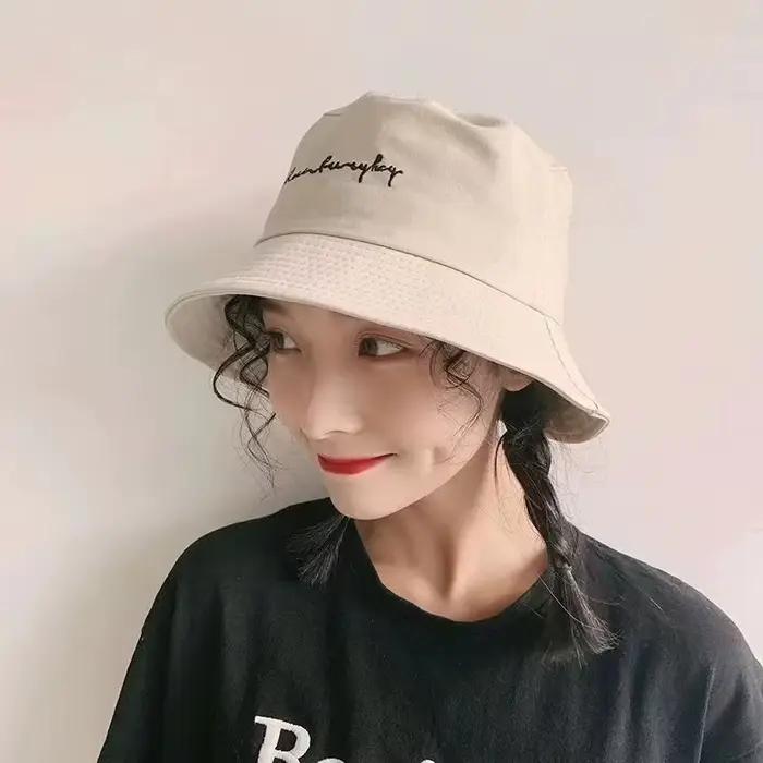 Chapeau à large bord pliable avec lettres E27 pour femme