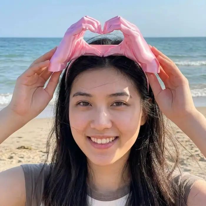 Chapeau de soleil 3D imprimé avec mains en forme de cœur amusantes