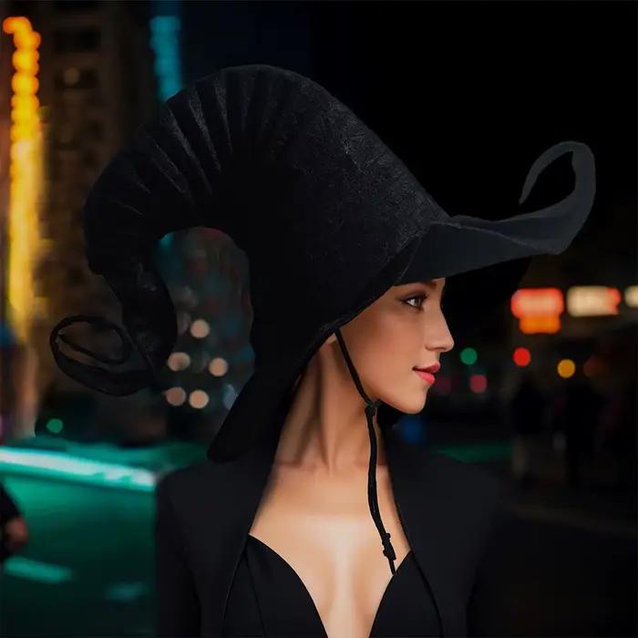 Chapeau de sorcière avec mentonnière plissée à large bord