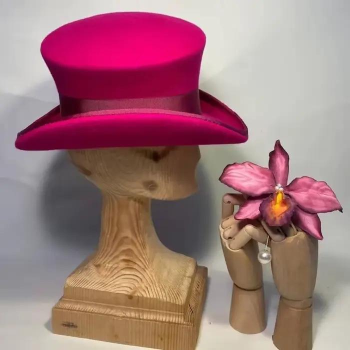 Chapeau en cachemire asymétrique