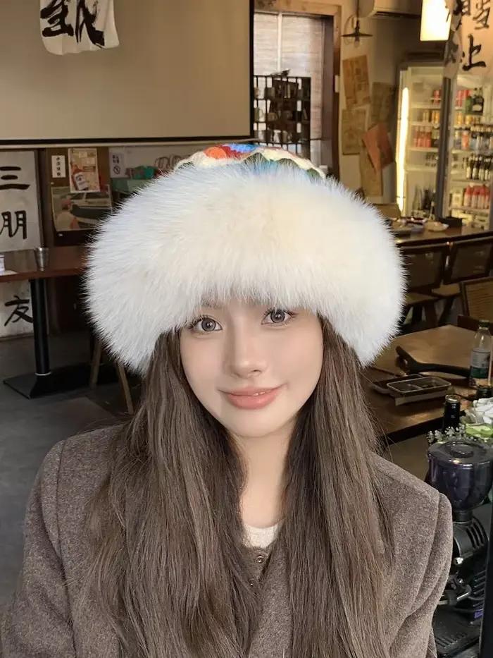Chapeau coloré avec bord en fourrure de renard pour femme