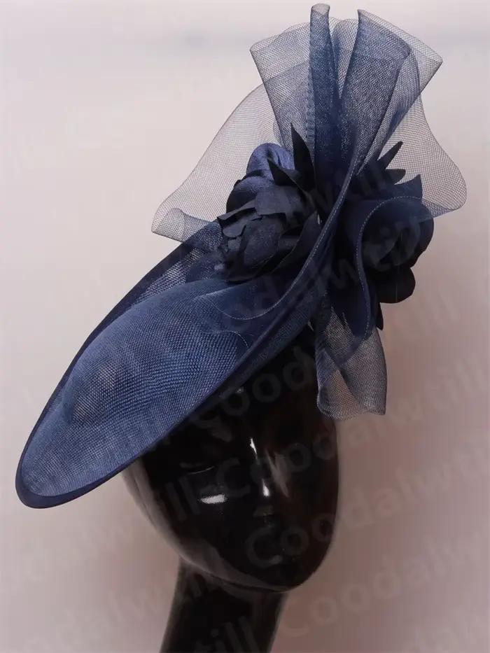 Chapeau fascinateur bleu marine Chic pour femmes