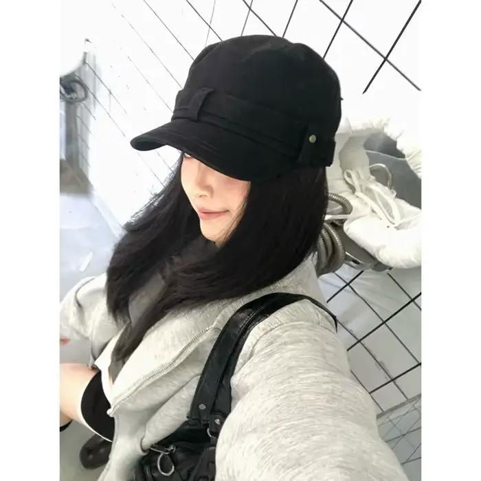 Casquette de peintre vintage noire rustique à rivets pour femme